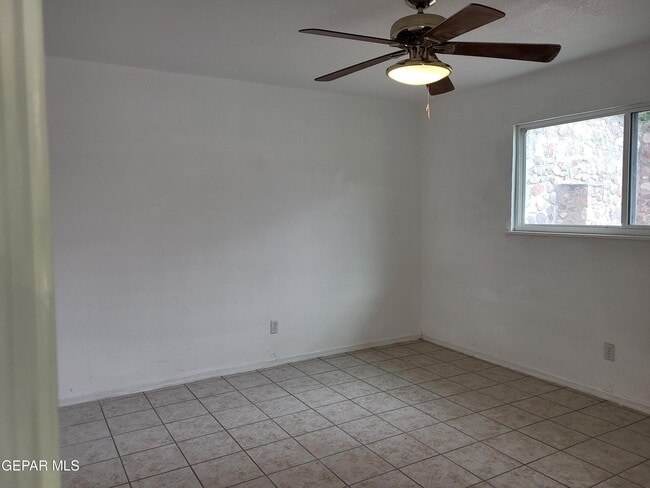 Building Photo - 806 Cortijo Dr