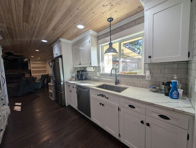 Building Photo - Stunning 4-Bedroom Home in Desirable Central Kitsap Location