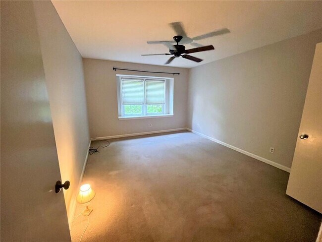 Building Photo - 82 Montre Square NW