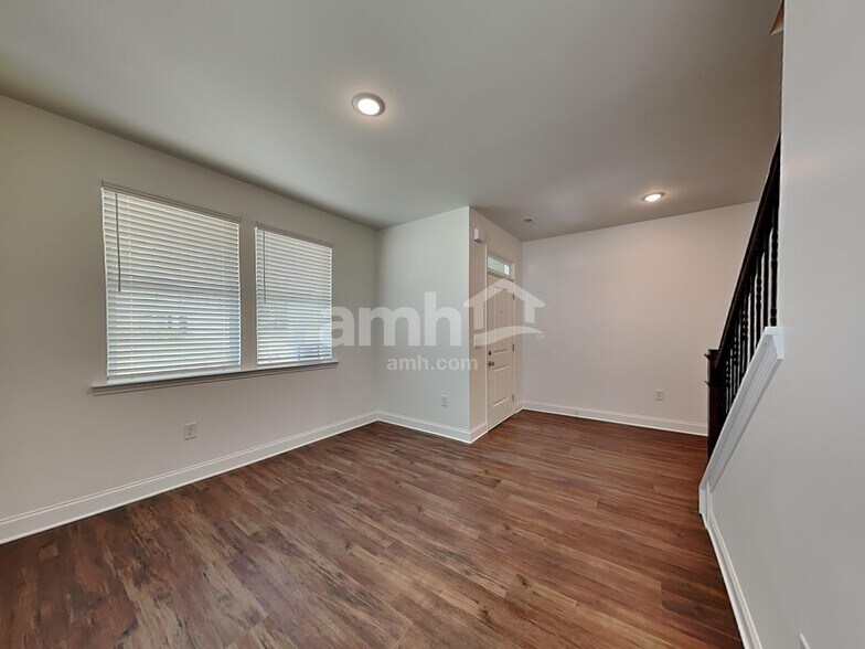 Building Photo - 177 Spruce Cir