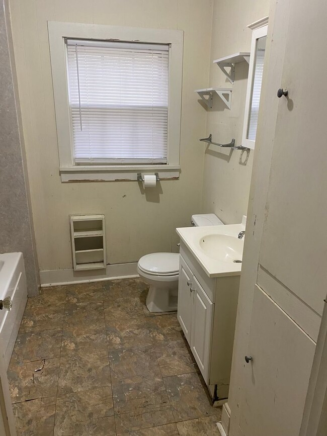 Building Photo - 600 Minden St