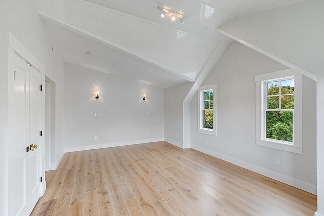 Building Photo - 38 McCallar Ln