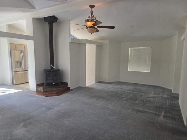 Building Photo - 11020 N Applegate Rd