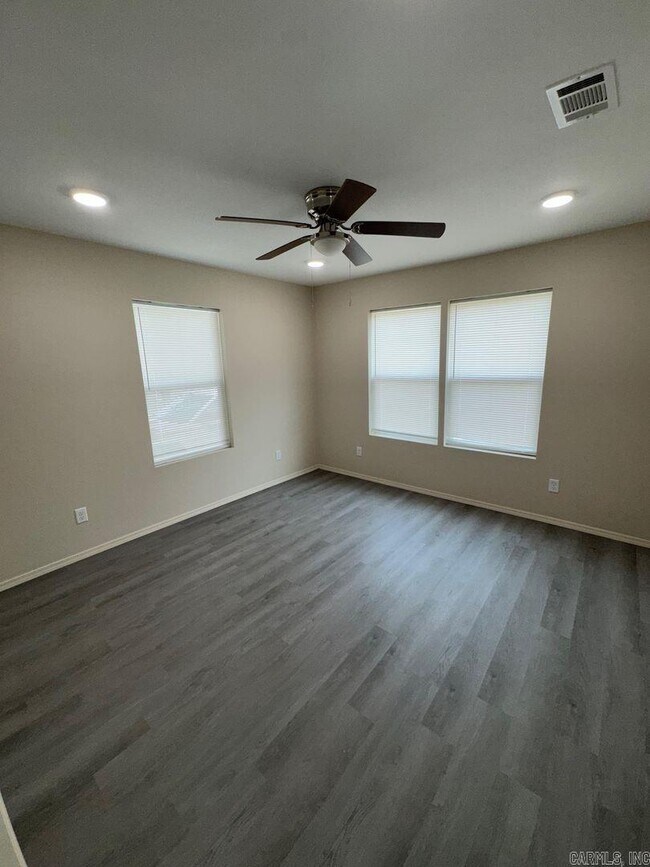 Building Photo - 1224 School St