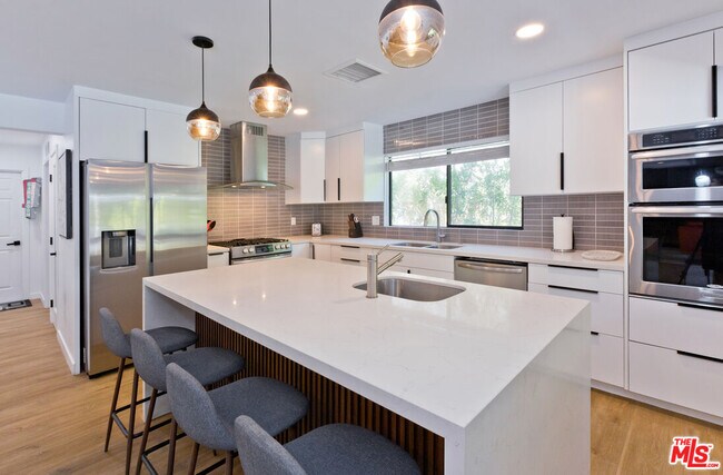 Building Photo - 2660 N Farrell Dr