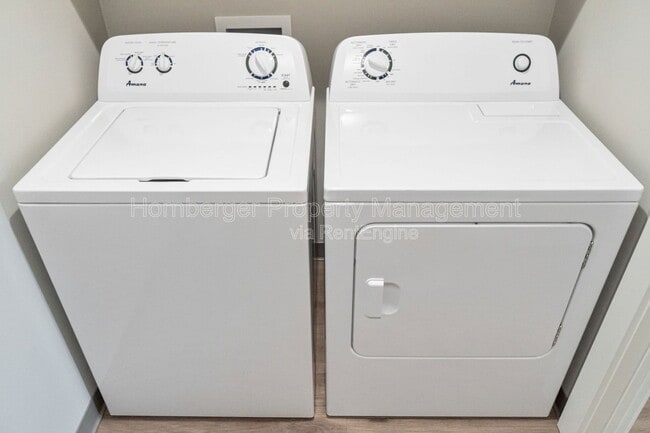 Building Photo - 1305 N Coach Dr