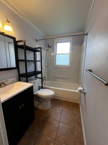 Bathroom - 4414 Ivanhoe Ave