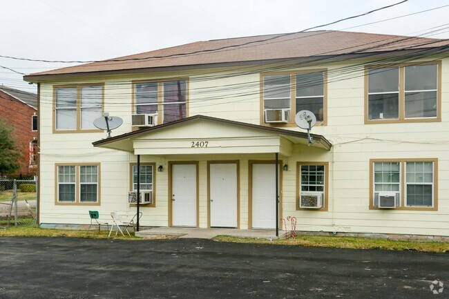 Building Photo - Bastrop Plaza Apartments