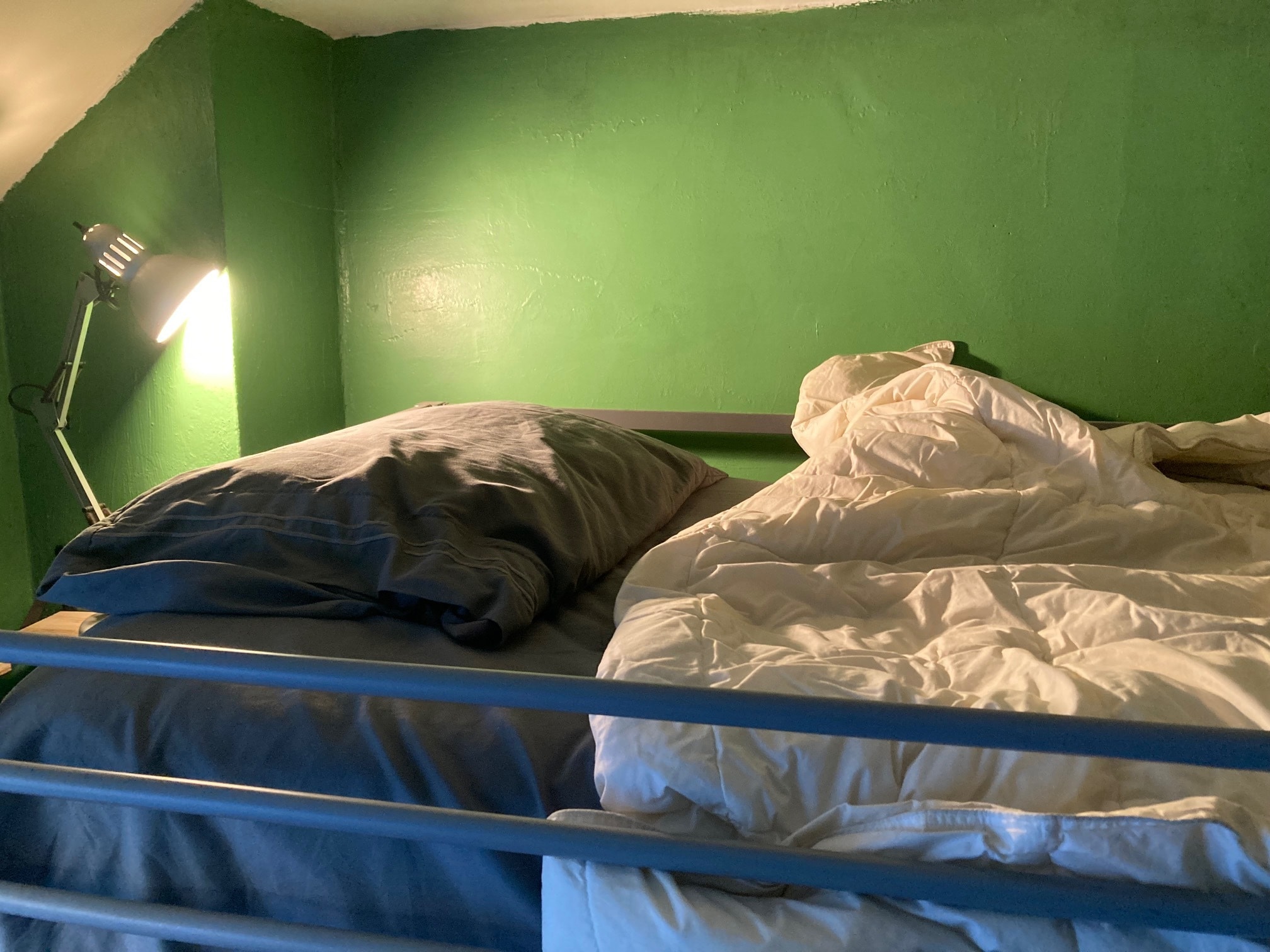 $700 middle room, loft full size bed and reading light. - 209 Park Ter