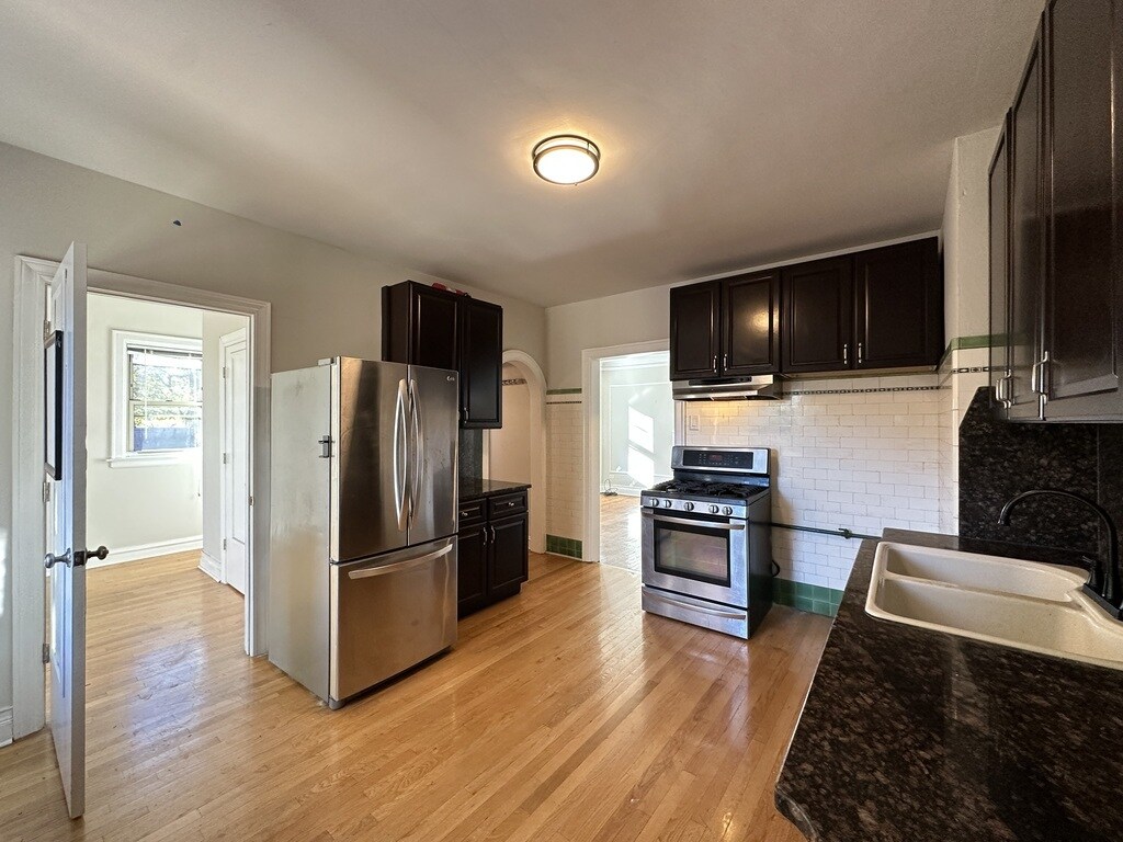 Building Photo - 1527 W Pratt Blvd