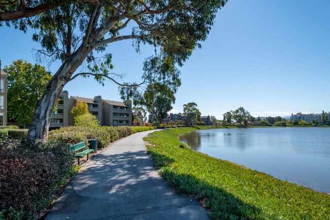 Building Photo - 800 Sea Spray Ln