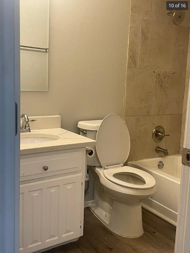 Building Photo - 6003 Brentcove Dr