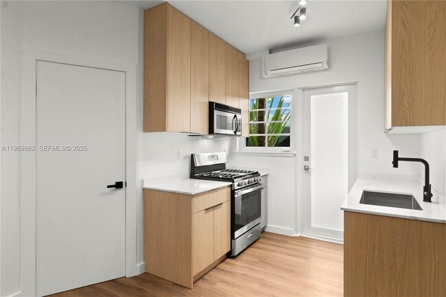 Building Photo - 1009 Meridian Ave