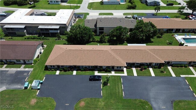 Building Photo - 4619 SE 5th Pl