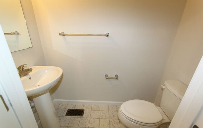 Building Photo - 4 Bed, 2.5 Single Family Home in Bunker Hi...