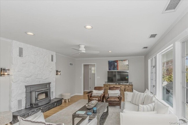 Building Photo - 15 Gardners Ln