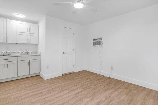 Building Photo - 1773 Lauderdale Manor Dr