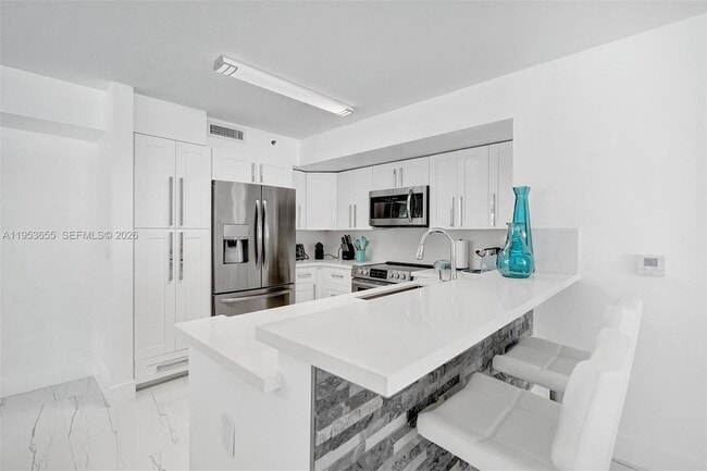 Building Photo - 19601 E Country Club Dr