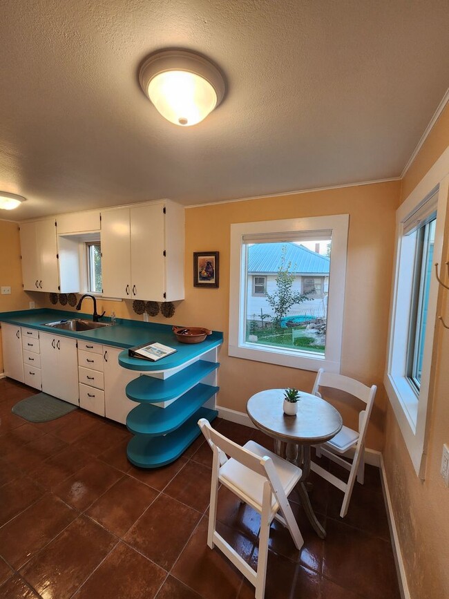 Building Photo - Furnished 1 BDRM/ 1 BA Lakeview Duplex in Polson, MT.