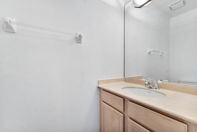 Building Photo - 2469 NE 14th St