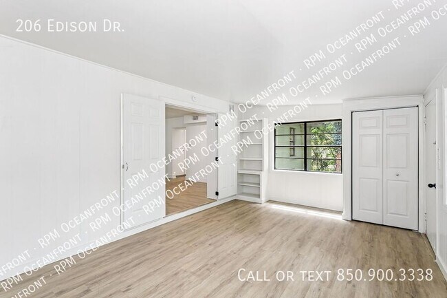Building Photo - 206 Edison Dr