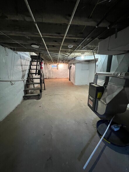 Building Photo - 930 Pennell St