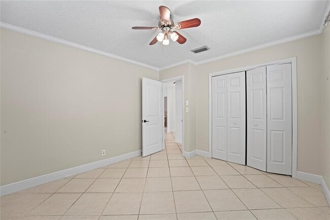 Building Photo - 1120 E Tropical Way