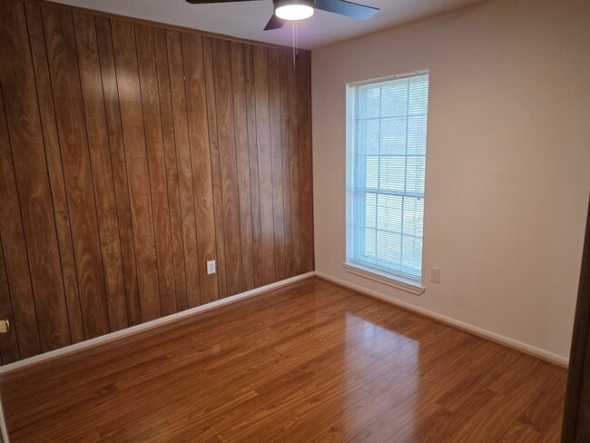 Building Photo - 2121 Redwood St