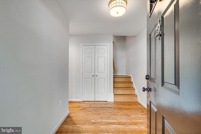 Building Photo - 6421 Linway Terrace