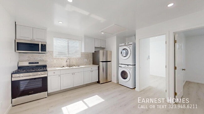 Primary Photo - 10550 Collett Ave