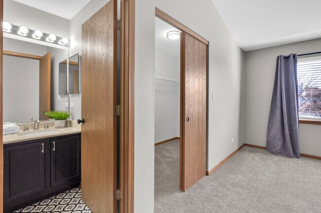 Building Photo - 239 Camel Bend Ct