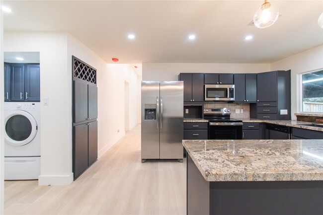 Building Photo - 15411 Sierra Valle Dr