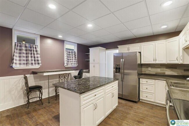 Building Photo - 193 S 4th St