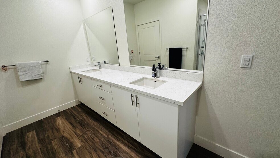 Building Photo - 5933 Sunstone Dr