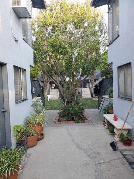 Building Photo - 4531 Hazeltine Ave