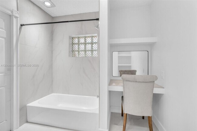 Building Photo - 3441 N Hills Dr