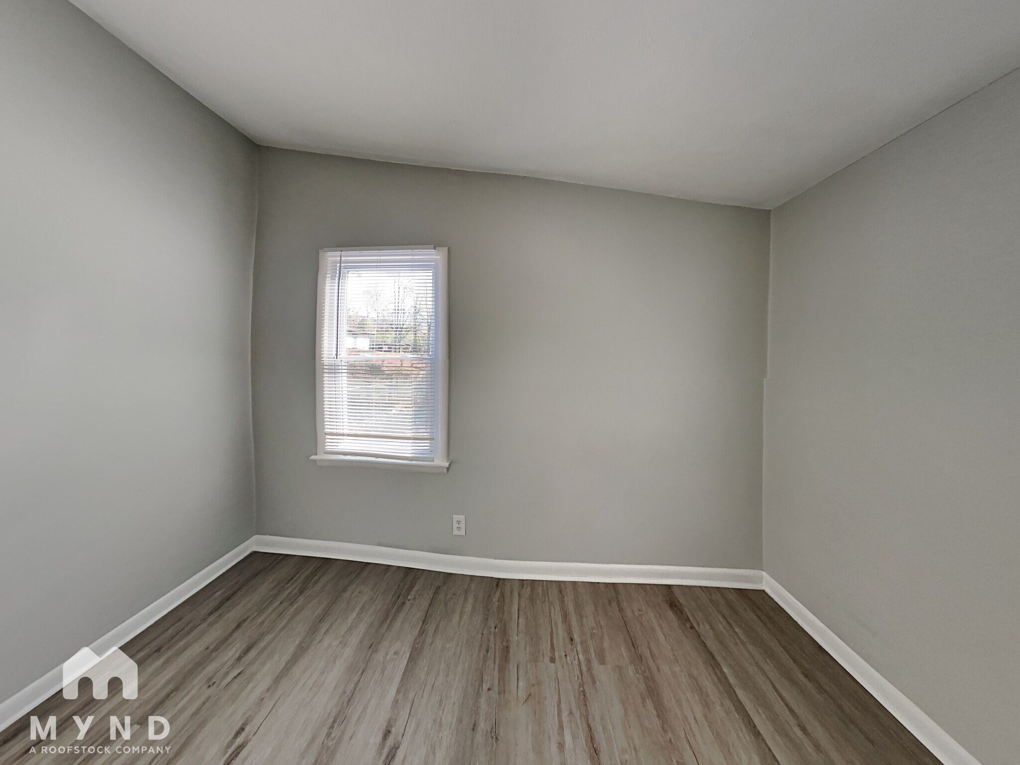 Building Photo - 682 Milford Dr SW