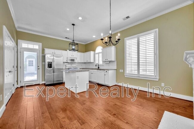 Building Photo - 6285 S Clubview Cir
