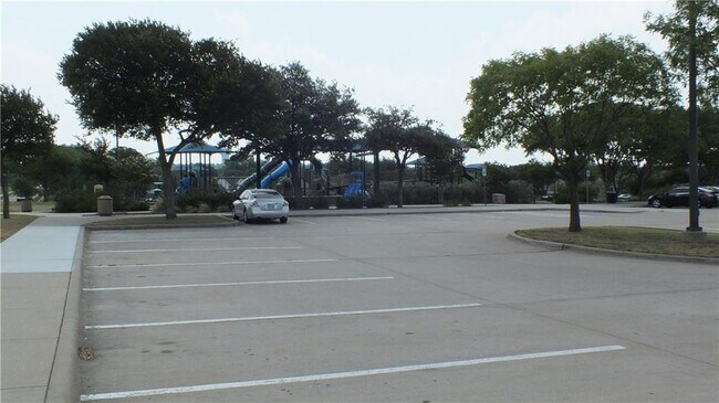 Building Photo - 2401 Brooke Ct