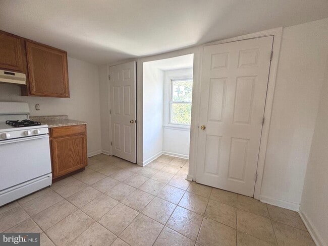 Building Photo - 805 Brooks Ln