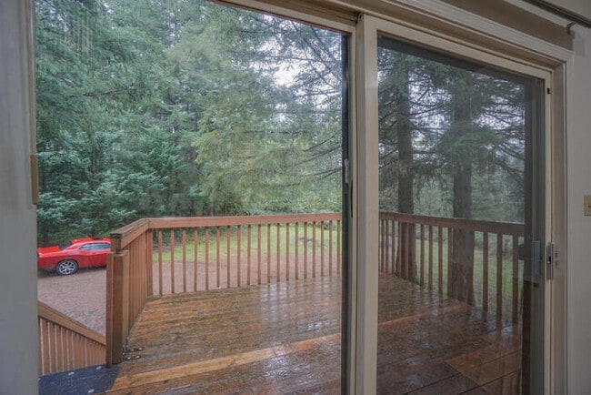 Building Photo - COUNTRY LIVING JUST OUTSIDE Of washougal