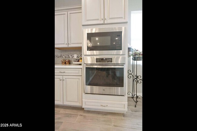 Building Photo - 3862 E Bart St