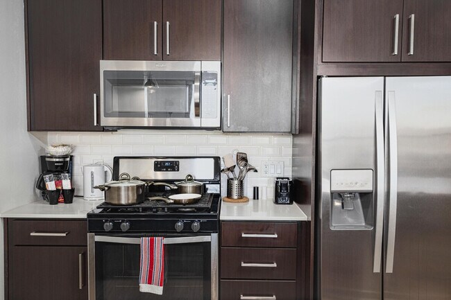 Building Photo - 6803 Staffordshire Crescent