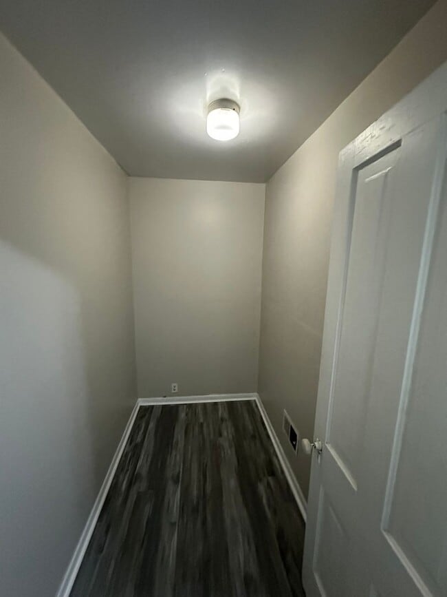 Building Photo - *** Shadyside * Large 4 Bedroom House For ...