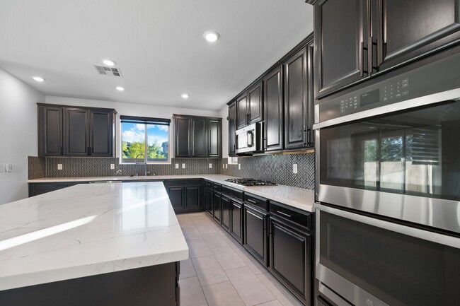 Building Photo - 713 Foreign Reef Wy