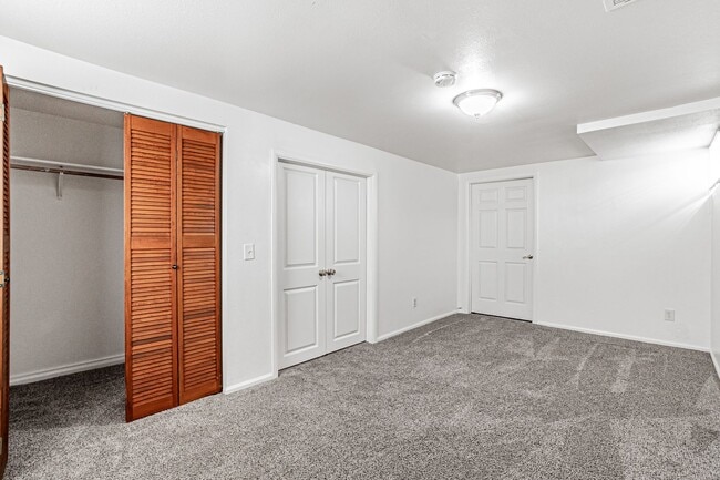 Building Photo - Spacious 3BD, 2BA Lakewood Half-Duplex wit...
