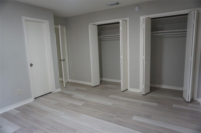 Building Photo - 1915 Normal Park Dr