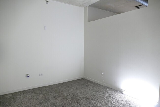 Building Photo - 720 N Larrabee St