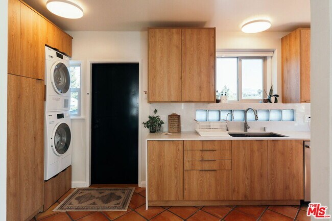 Building Photo - 3311 Minto Ct