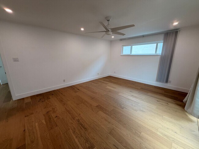 Building Photo - Spacious 4 Bedroom/2Bathroom Home in South San Francisco!